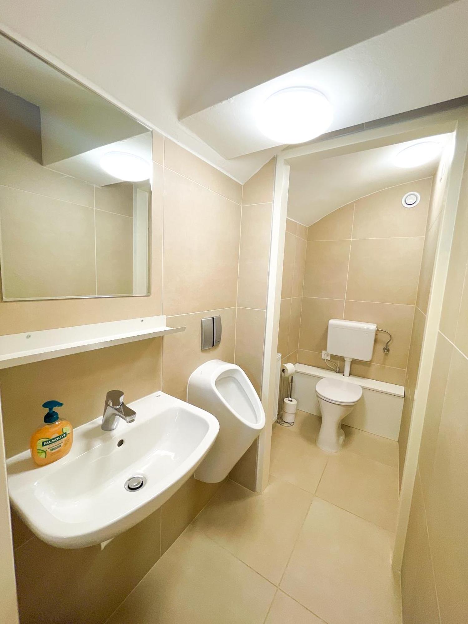 Contactless Self-Check-In - Stayhere Central City Suite 1 Graz Exteriör bild